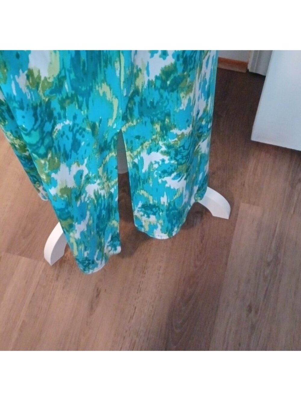 -- Green and White Sleeveless Maxi Dress With Slits On Both Sides Women's Medium - Picture 4 of 11
